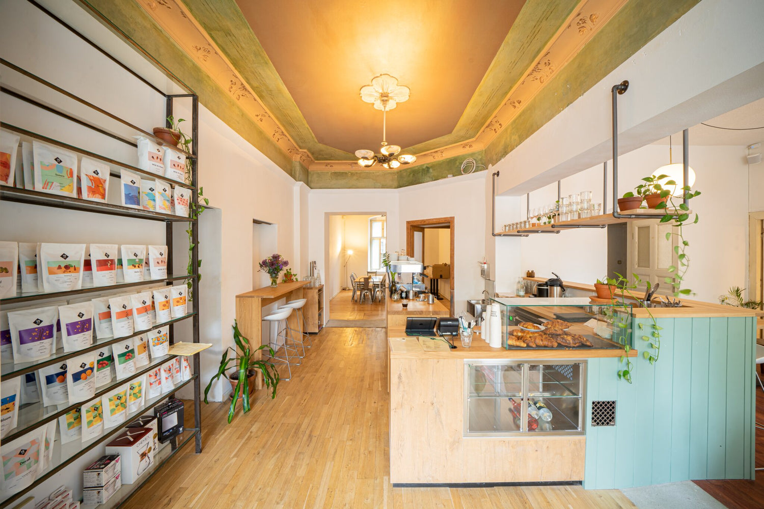 19grams Boxhagener Platz Café Frontbar in Friedrichshain Berlin – Specialty Coffee Bar der 19grams.live Roasters, modernes Café im Kiez
