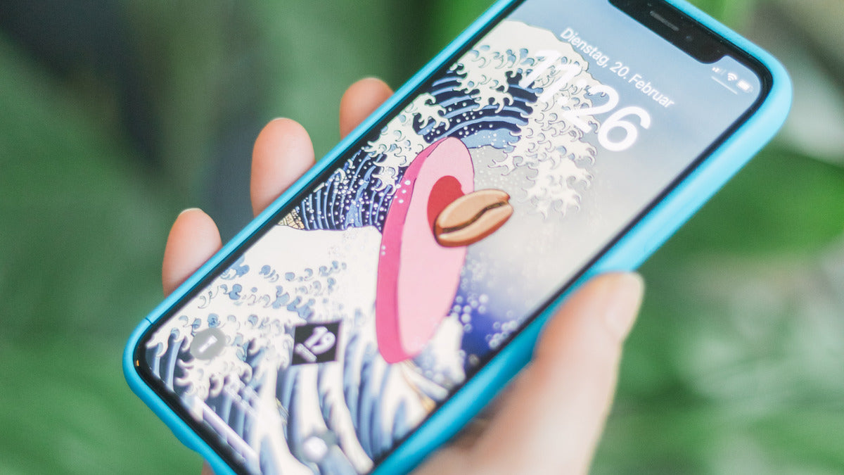 Smartphone mit 19grams Handy-Wallpaper Hintergrundbild – Digitales Merchandise Digital Screensaver von 19grams.live Roasters Berlin