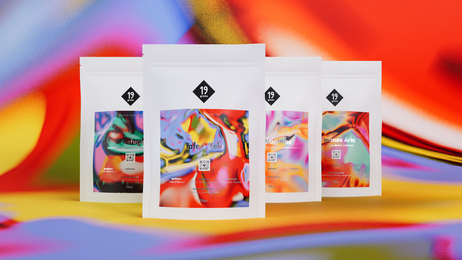 19grams Round 2 Kaffeesorten – vier Filterkaffee Packungen auf buntem Hintergrund Moodshot