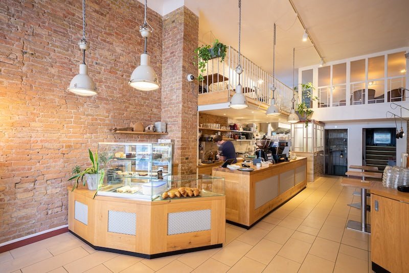 Analoge Kaffeekultur – die Rückkehr der Offline-Cafés als Gegenbewegung