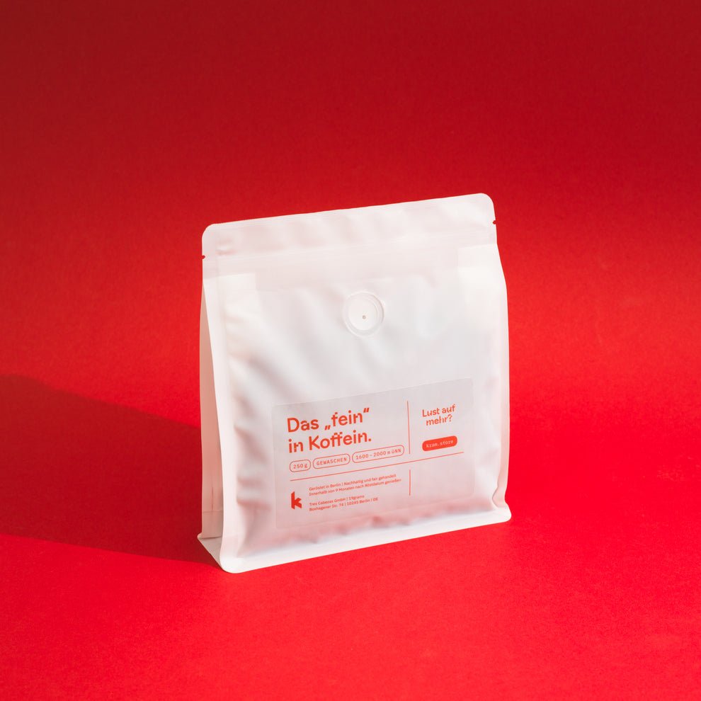 120 Hz Espresso Kaffeetüte Rückseite auf rotem Hintergrund – iknow Review von 19grams Berlin