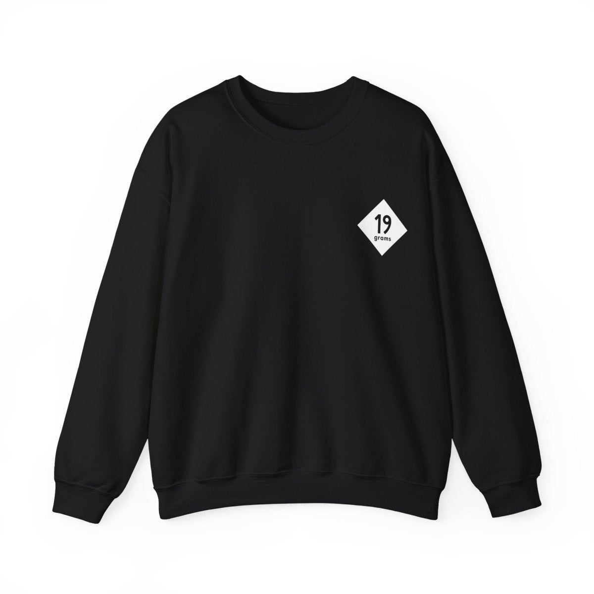 19grams schwarzes Sweatshirt mit 19grams Logo auf der linken Brust, Frontansicht freistehend
