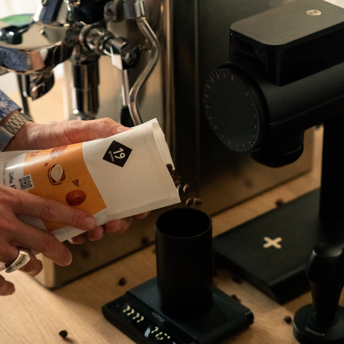 19grams Little Flower Indien Espresso Kaffeebeutel an Siebträgermaschine – Single Origin Indien Specialty Espresso, Kaffeerösterei Berlin