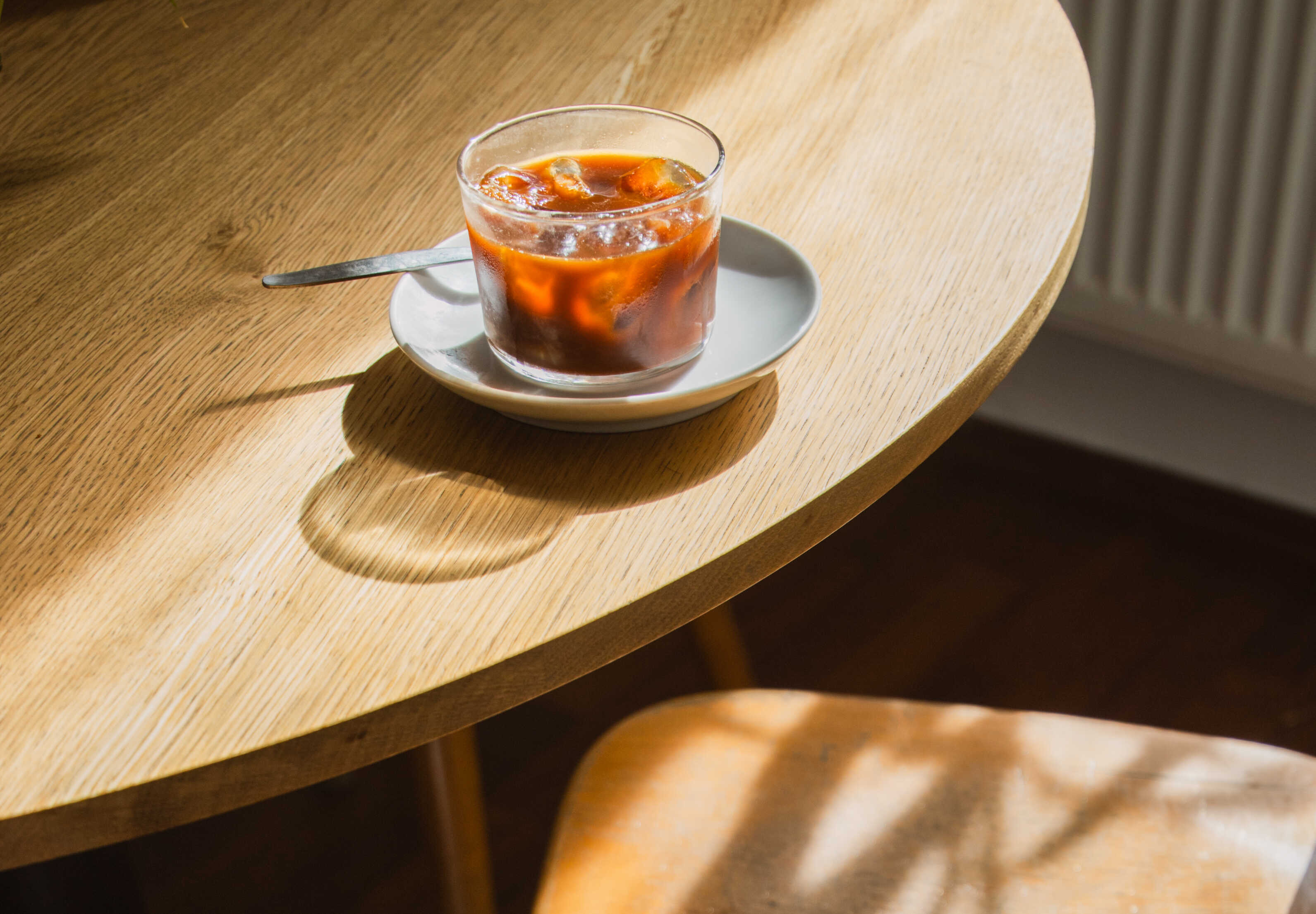 19grams Iced Coffee im Boxhagener Platz Café Berlin – Sommerliches Cold Brew Getränk bei 19grams.live Roasters in Friedrichshain