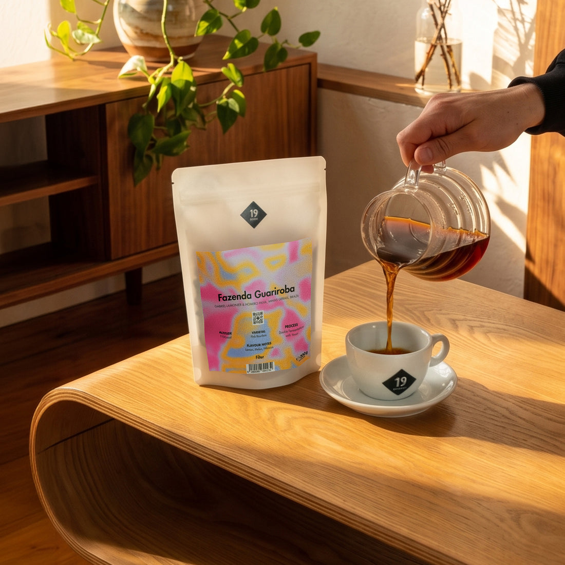 19grams Fazenda Guariroba Brasilien Filterkaffee – Kaffeebeutel mit eingeschenktem Filter in 19grams Tasse, Specialty Coffee Berlin