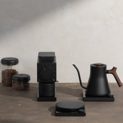 Fellow Tally Pro Precision Scale Digitale Waage mit Ode Gen 2, Stagg EKG Pro und Atmos Kanistern – Kaffee-Zubehör bei 19grams Berlin