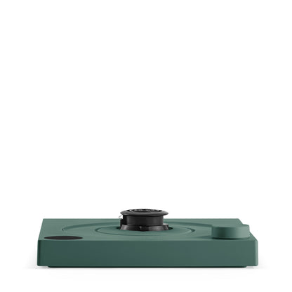 Fellow Stagg EKG elektrischer Wasserkocher 0,9 l Smoke Green mit Maple-Griff – Pour-Over-Kessel mit Basisstation, im 19grams Berlin Shop