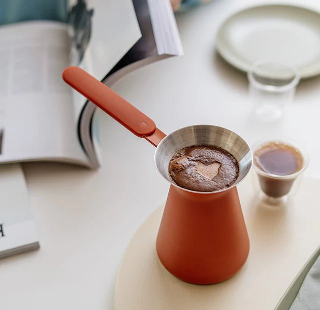 Türkischer Kaffeebereiter von Goat Story