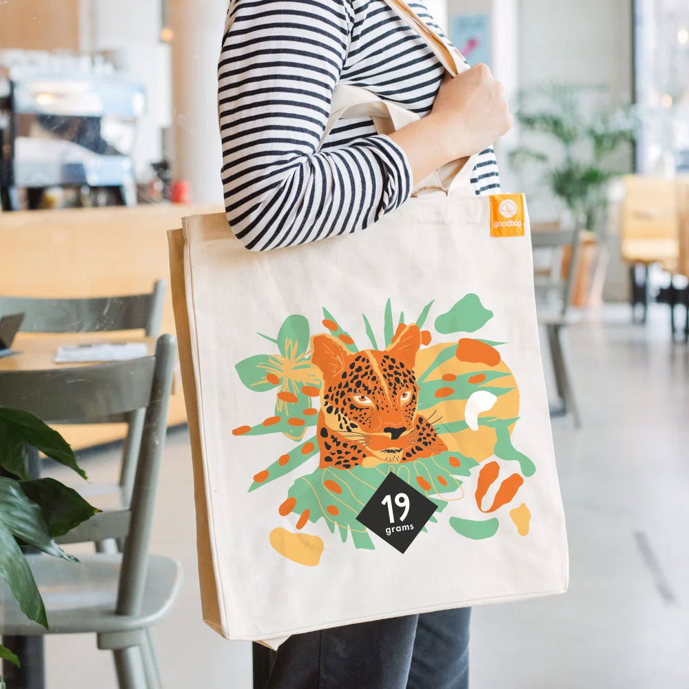 19grams Roast for the Roar Projektkaffee Jutetasche Mockup – Merchandise von 19grams.live Roasters Berlin