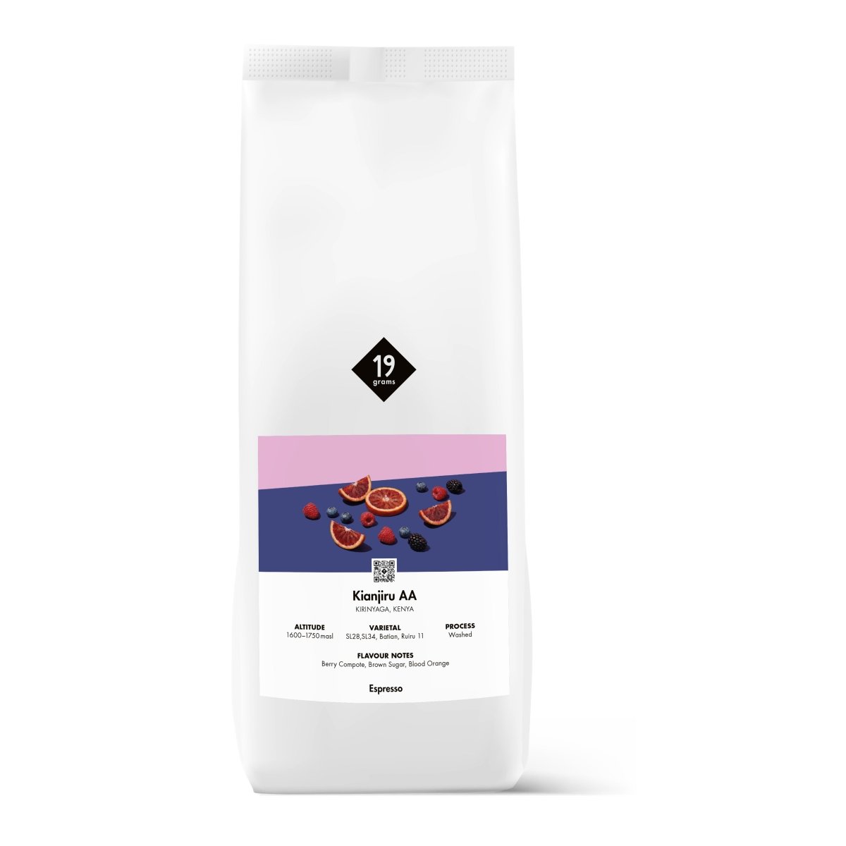 Produktmockup 19grams Kaffeeverpackung Kianjiru AA Espresso 1kg – lila Design mit Frucht-Motiven, Specialty Coffee aus Kenia