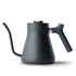 Fellow Stagg Pour-Over Kettle 1 l Matt-Schwarz – manueller Schwanenhals-Wasserkessel, Hero-Shot im 19grams.live Roasters Berlin Shop