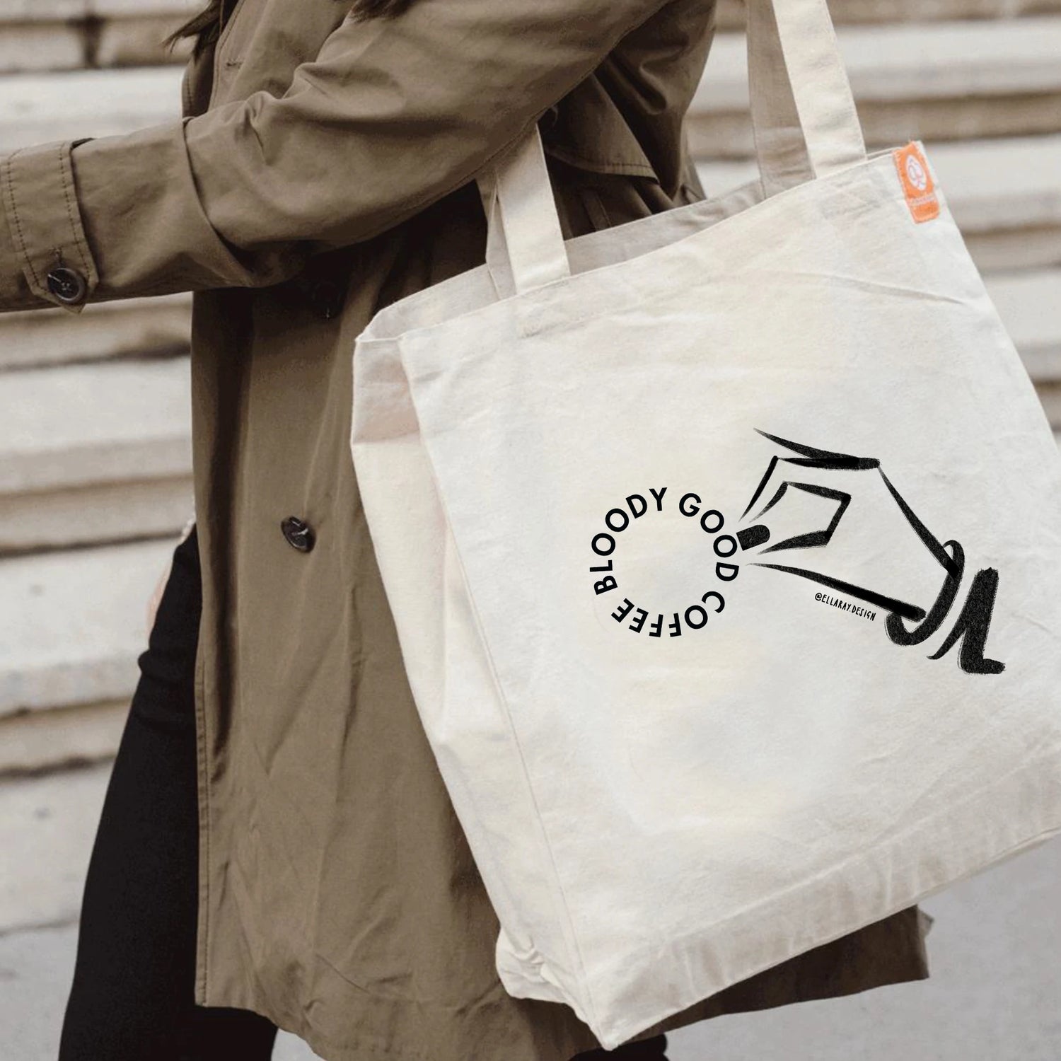 19grams Bloody Good Coffee Totebag Lifestyle – Jutebeutel mit 19grams Kaffee Logo im Alltag getragen
