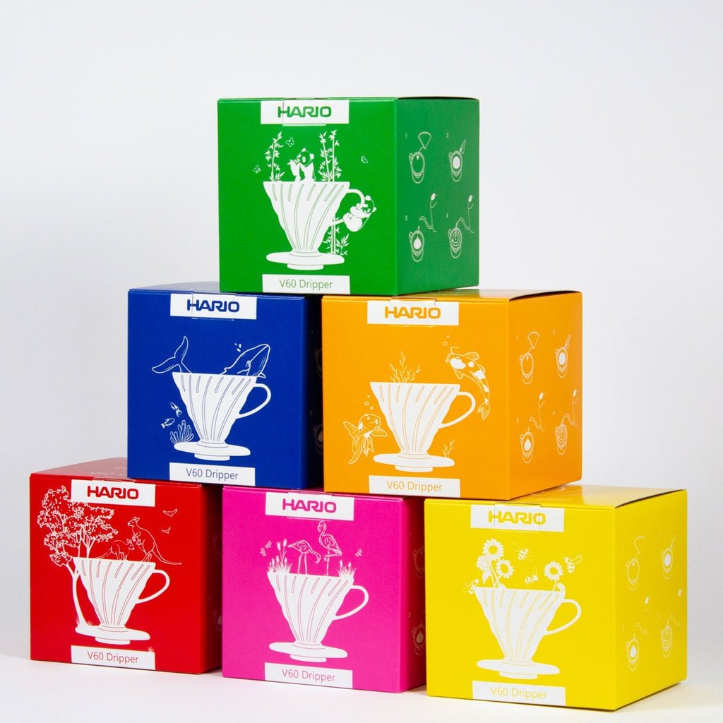 19grams Hario V60 Dripper Farbboxen – 6 bunte V60-Verpackungen gestapelt, Kaffeebrüh-Zubehör im Shop von 19grams Berlin