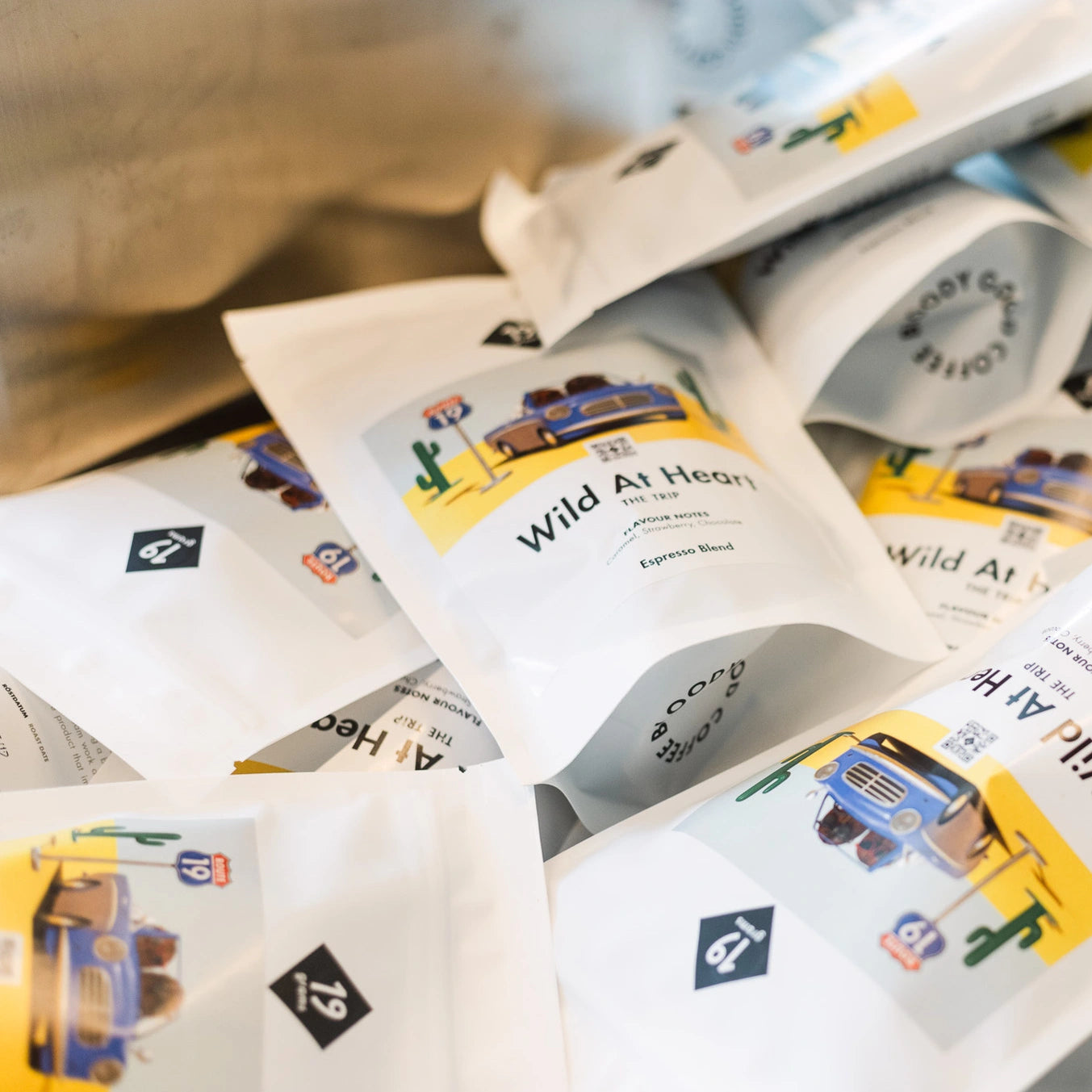 19grams Wild at Heart Kaffeebeutel Arrangement – Hauskaffee-Mischung von 19grams.live Roasters Berlin, mehrere Verpackungen als Produktfoto