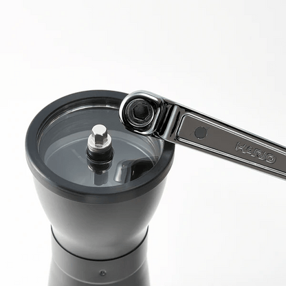 19grams Hario Mini-Slim Pro Handmuhle Keramik-Mahlwerk Freisteller - Kompakte Handmuhle kaufen bei 19grams.live Roasters Berlin